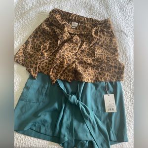 Paper bag shorts, NWT